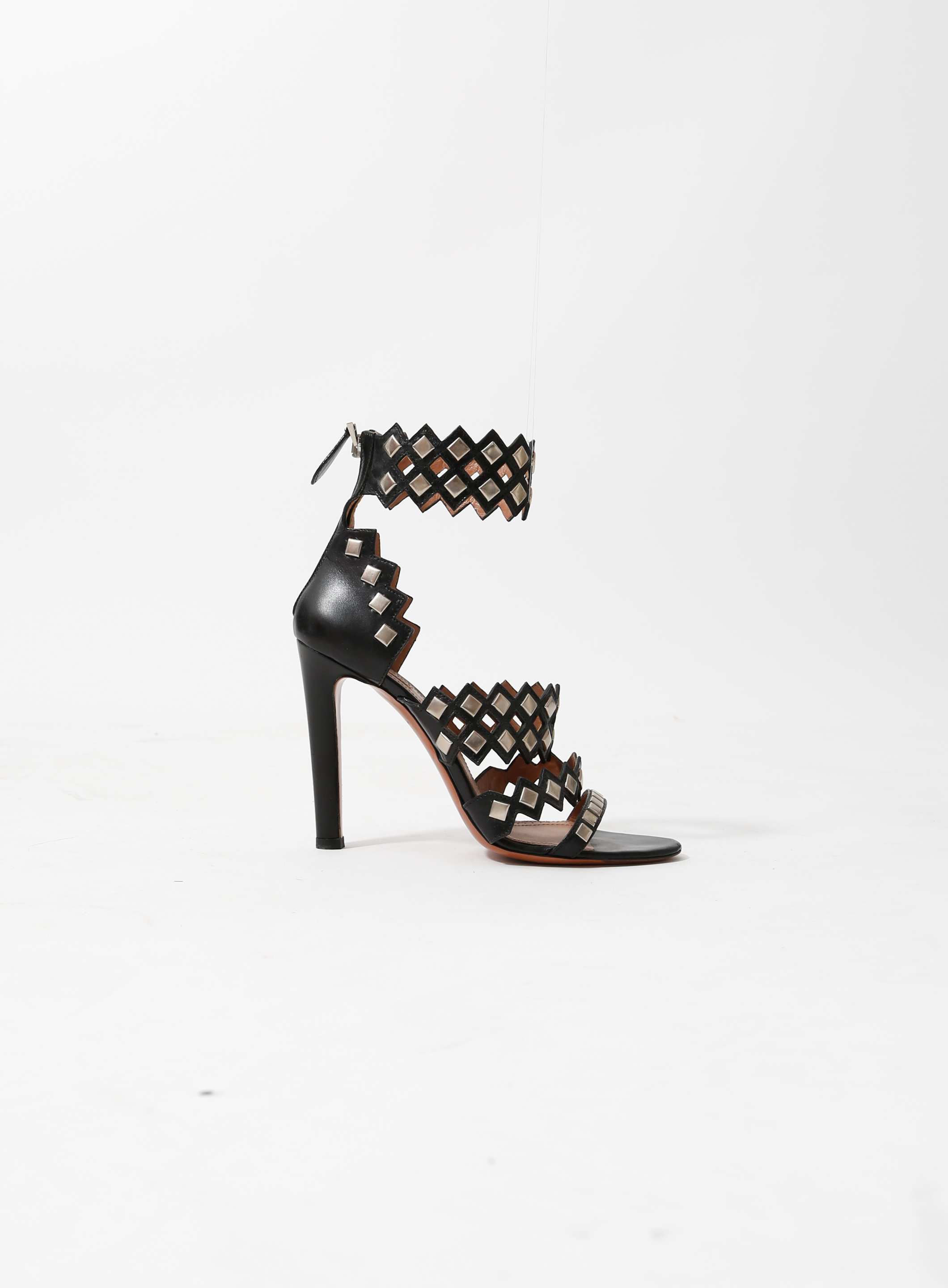 シューズ・サンダルその他 ALAIA Woman Heeled sandals Silver AA3S122CK298 428 AA3S122CK298-428-sandals-