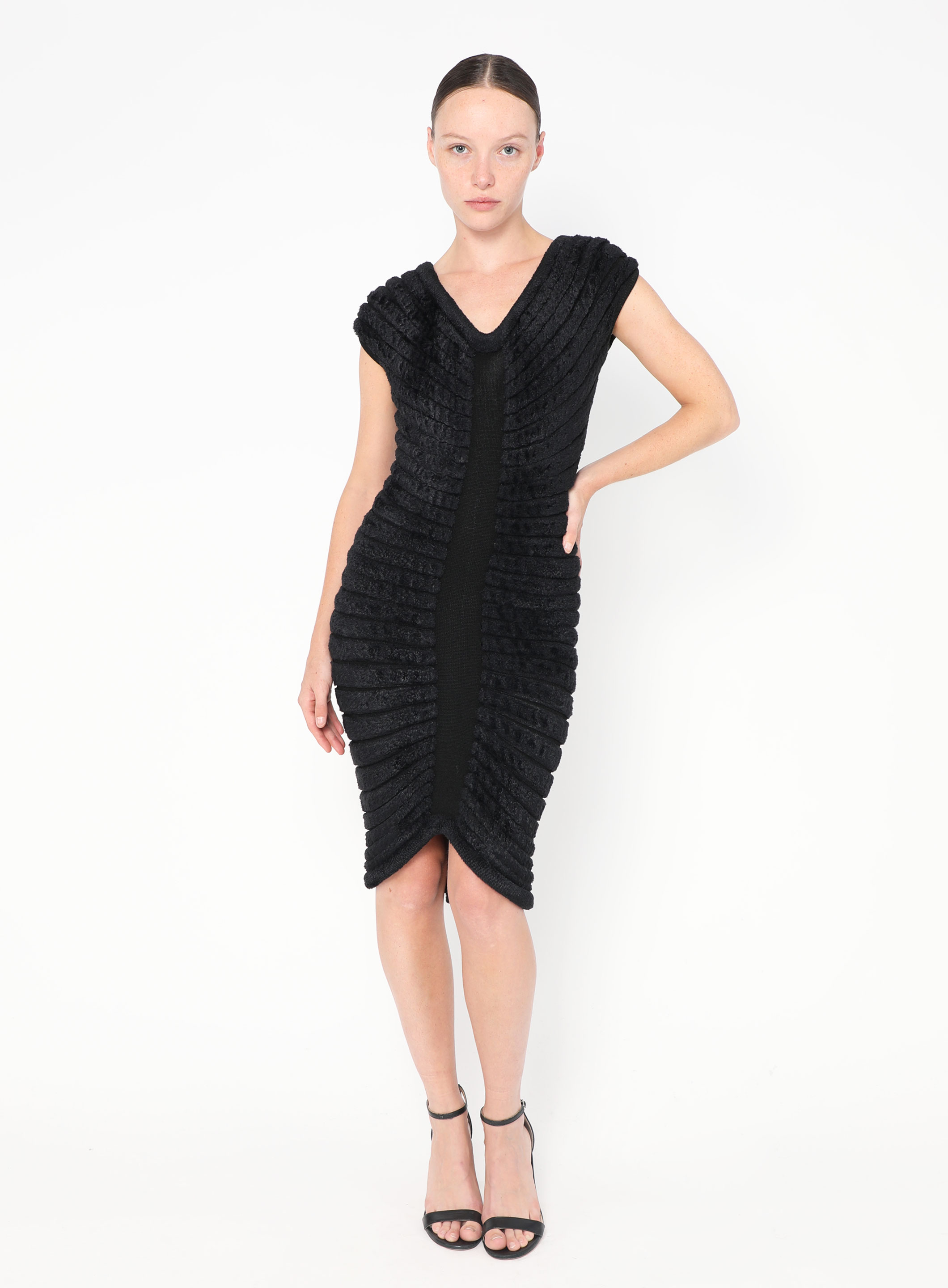 【ALAIA直営店】ROBE PATINEUSE EN POPELINE DE COTON 33003017cm_999_f.jpg?impolicy=