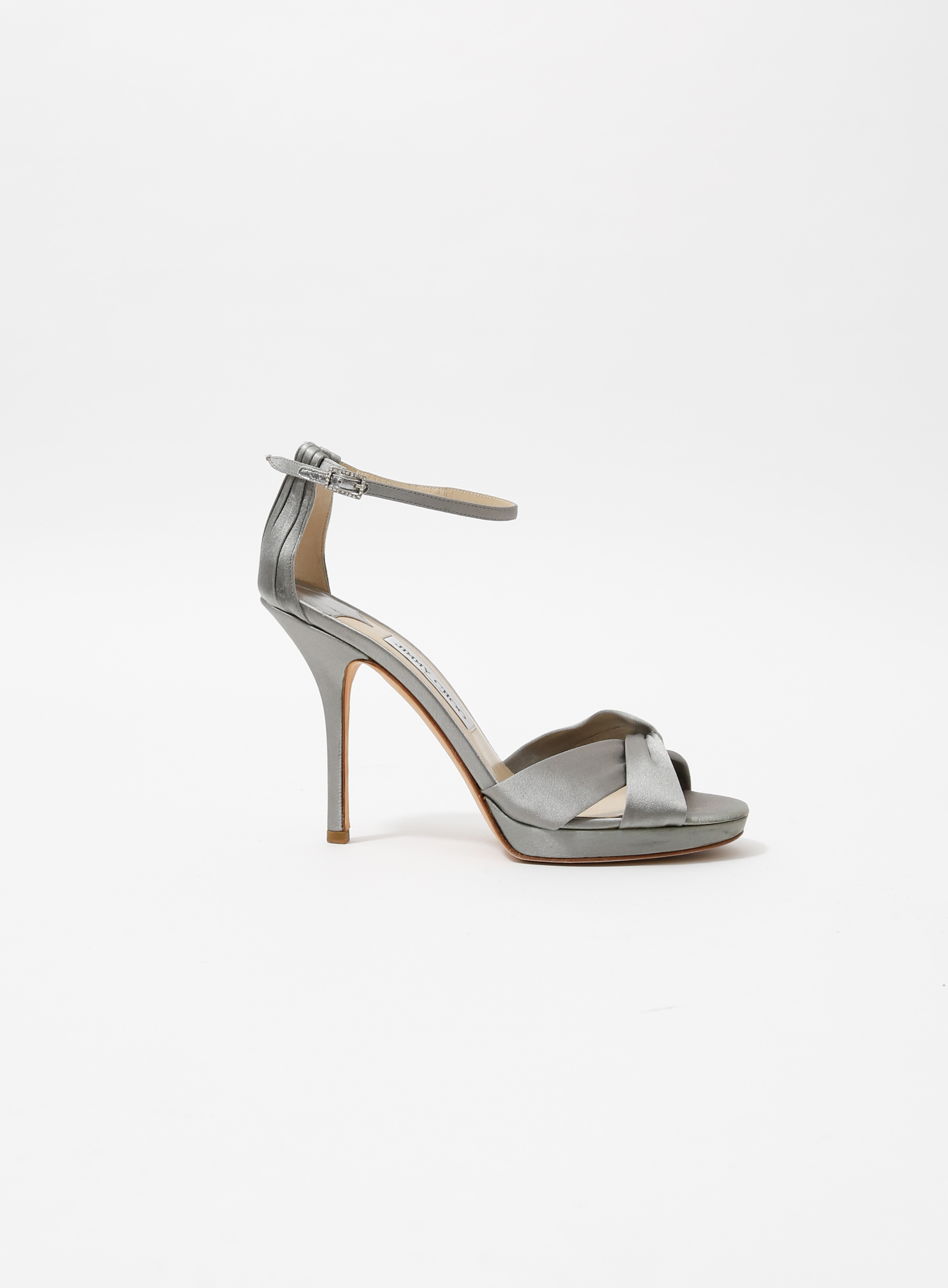 サンダル・ミュール Jimmy Choo SANDAL (GWYNFLATIOX SILVERCRYSTAL) Gwyn Flat | Silver Leather Sandal with Crystal