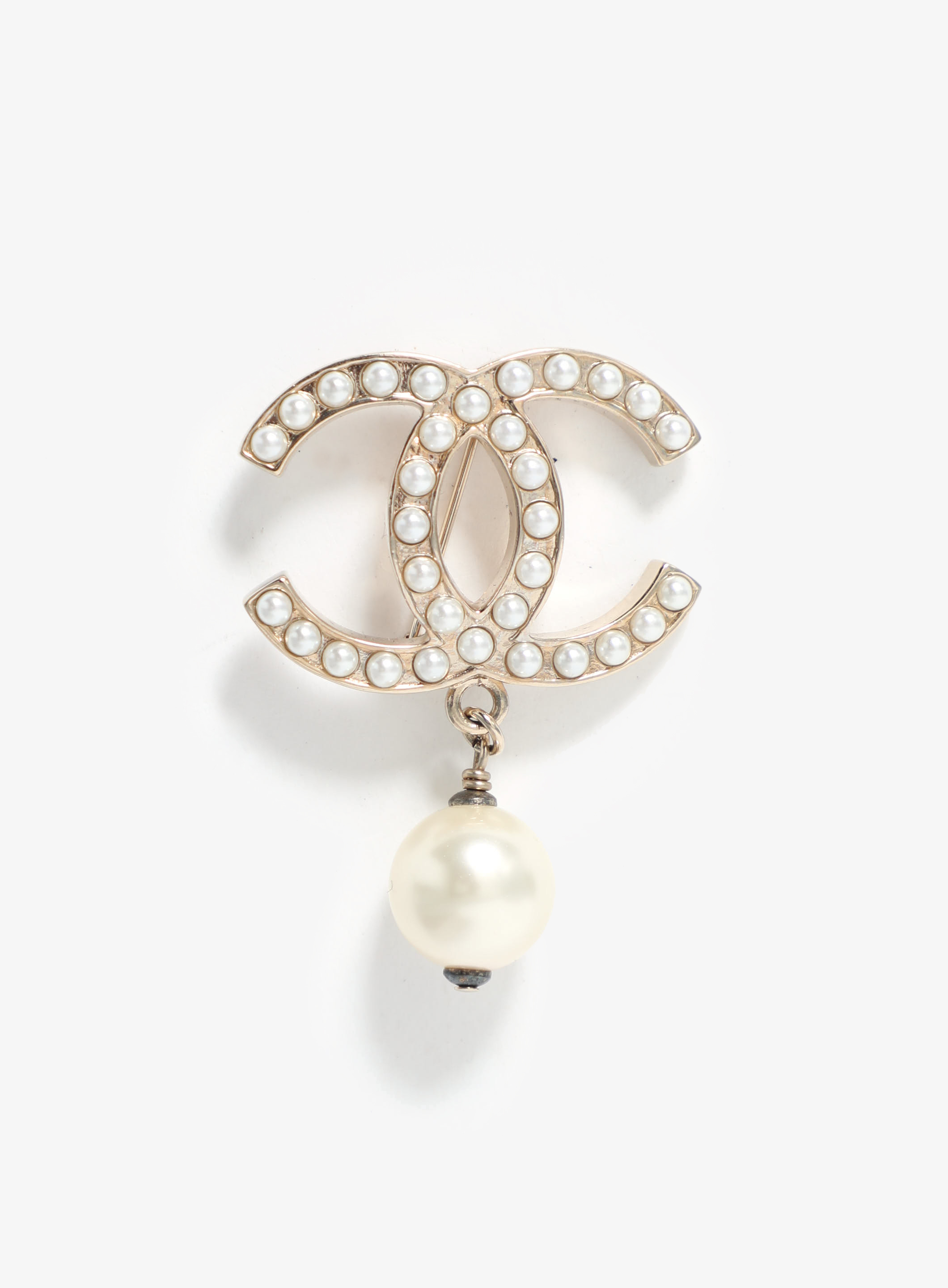 chanel pearl brooch pink