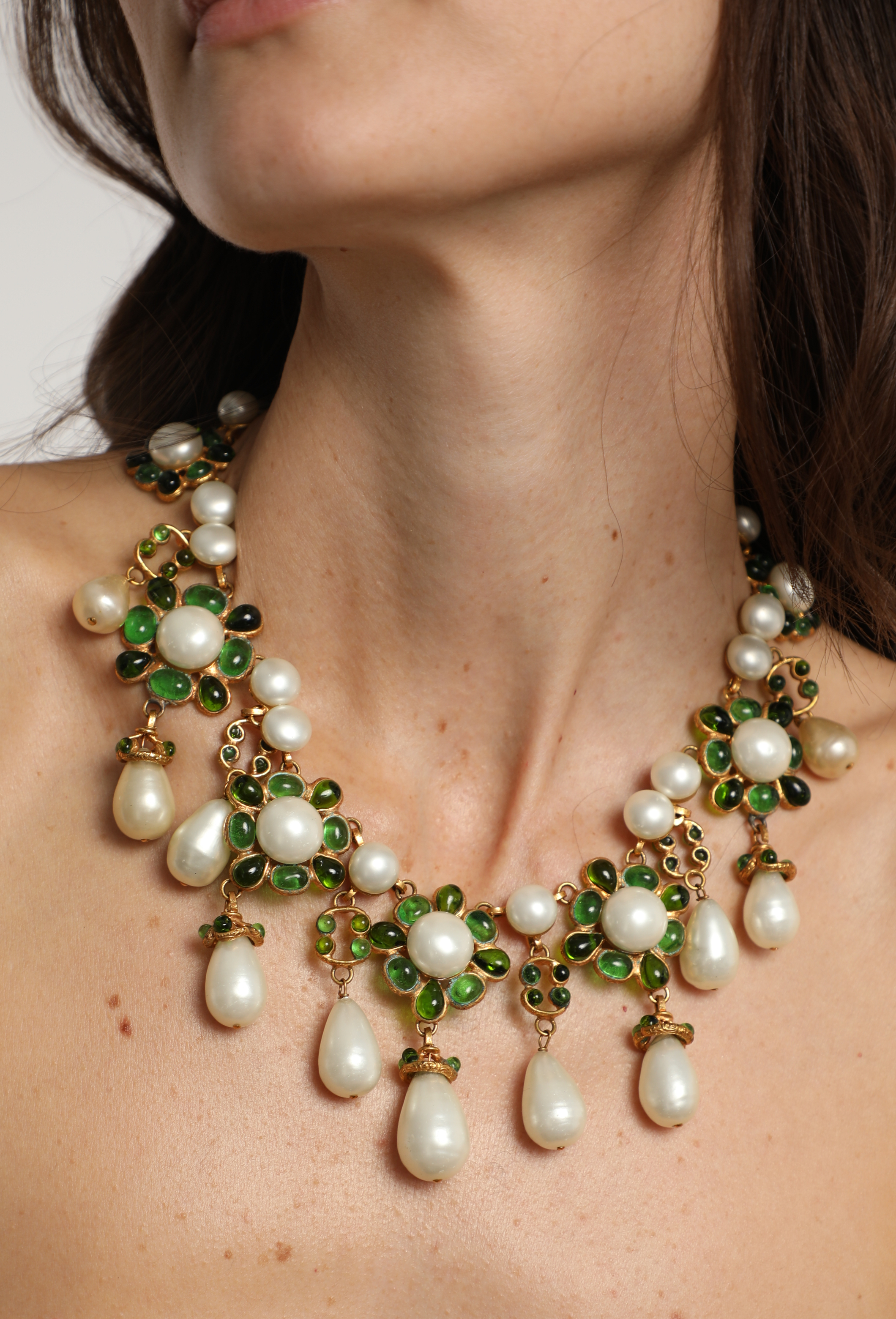 RARE Early '80s Gripoix Camélia Pearl Necklace | Authentic