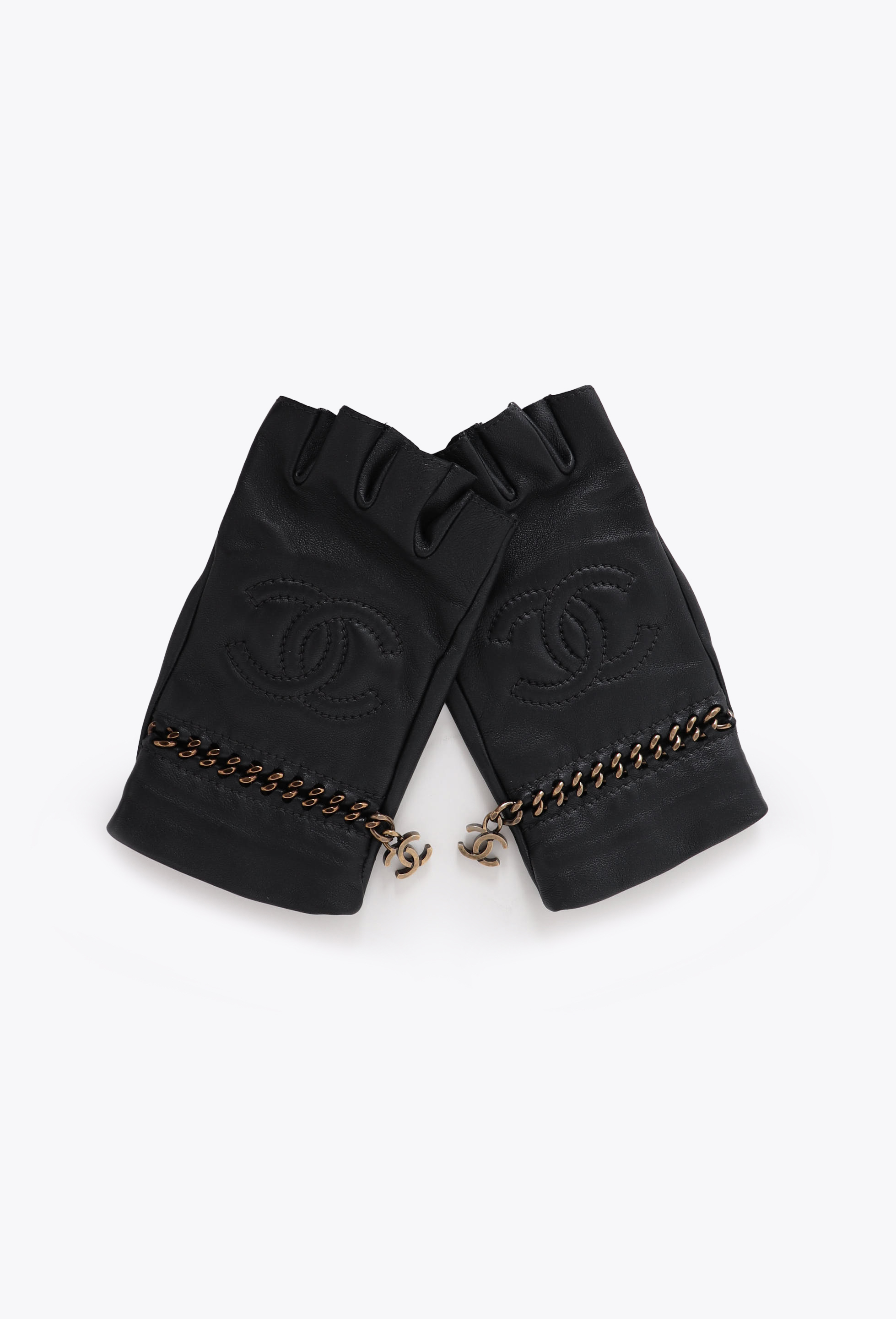 2023 Lambskin Chainlink 'CC' Gloves - Chanel | Authentic & Vintage