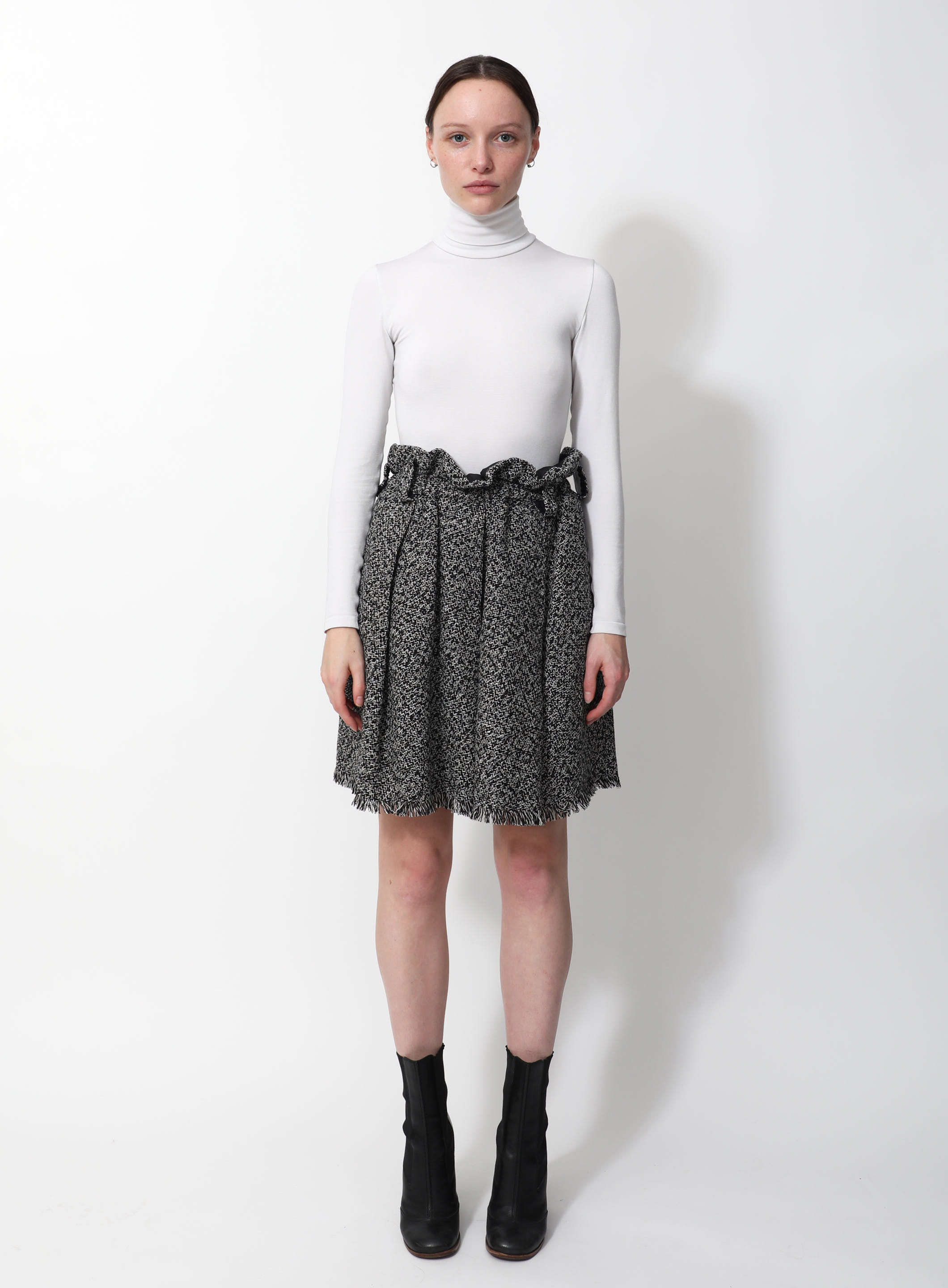 Louis Vuitton Frayed Hem Denim Skirt White. Size 36