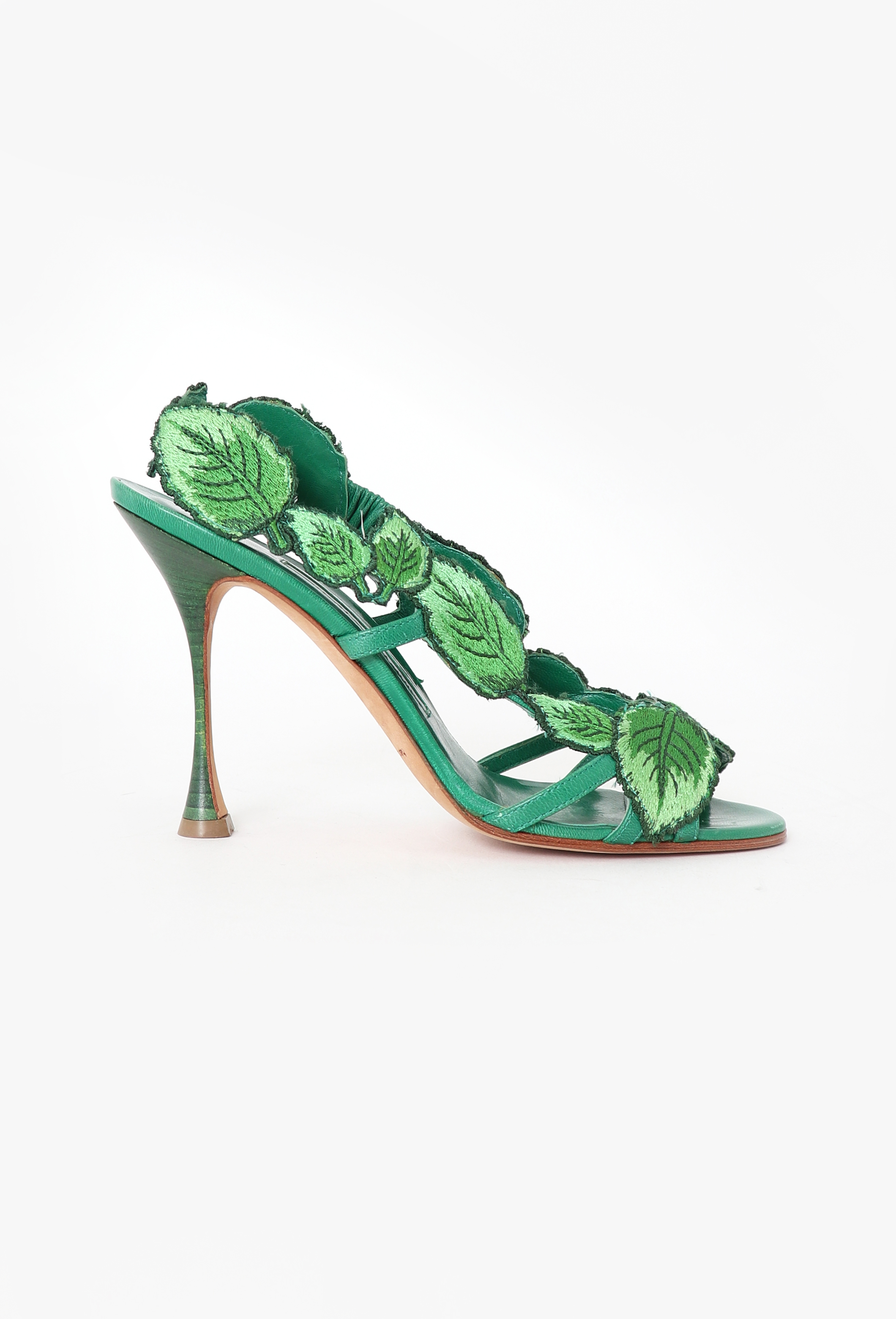 Manolo Blahnik サテンミュール 34.5 ビジュー付き 美品 ♪関税込みManolo Blahnik♪ NADIRA サテン ビジュー付 パンプス