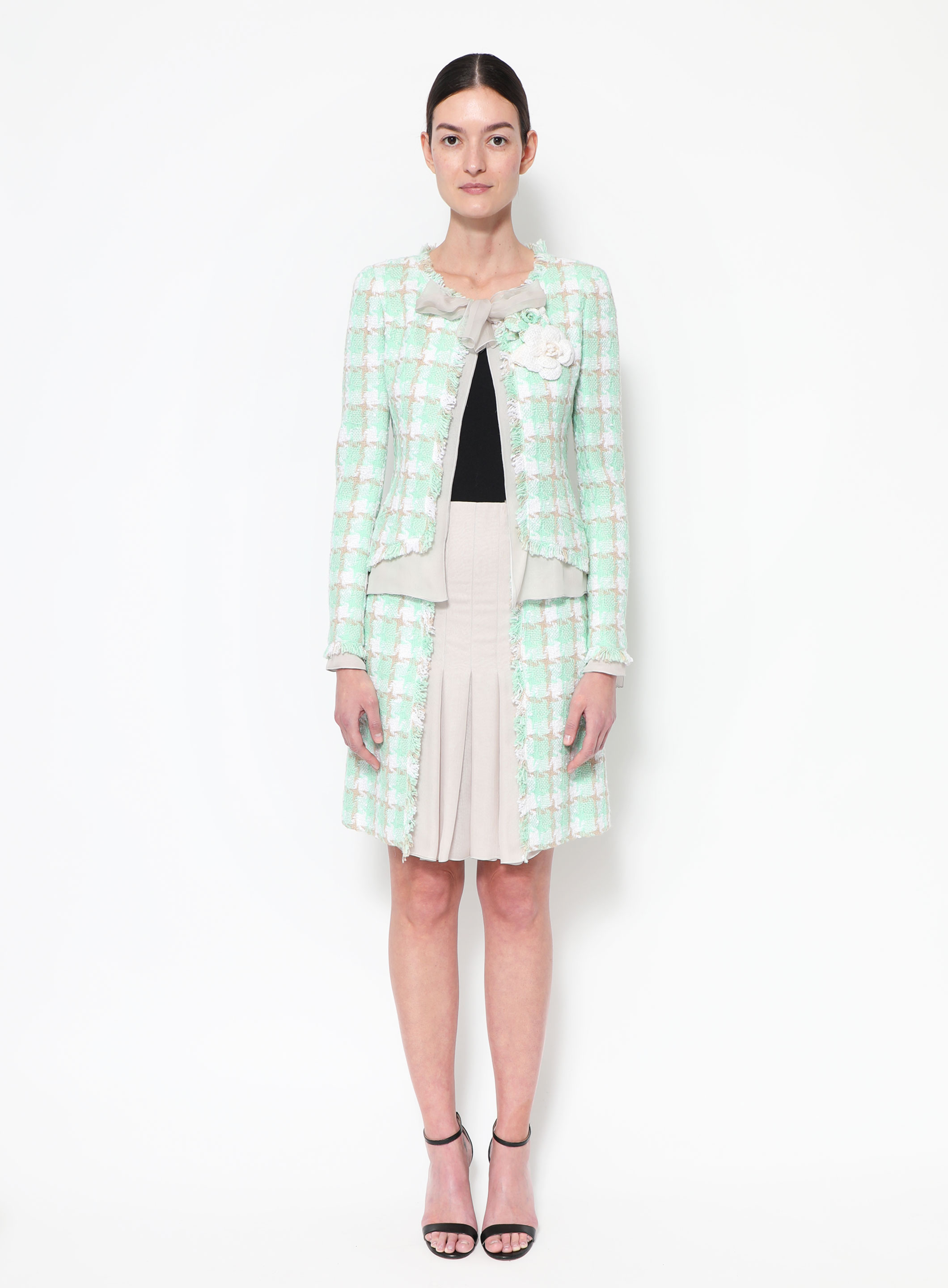 80's Mint Green Chanel Tweed Skirt Suit  Tweed skirt, Tweed skirt suit,  Blazer and skirt set