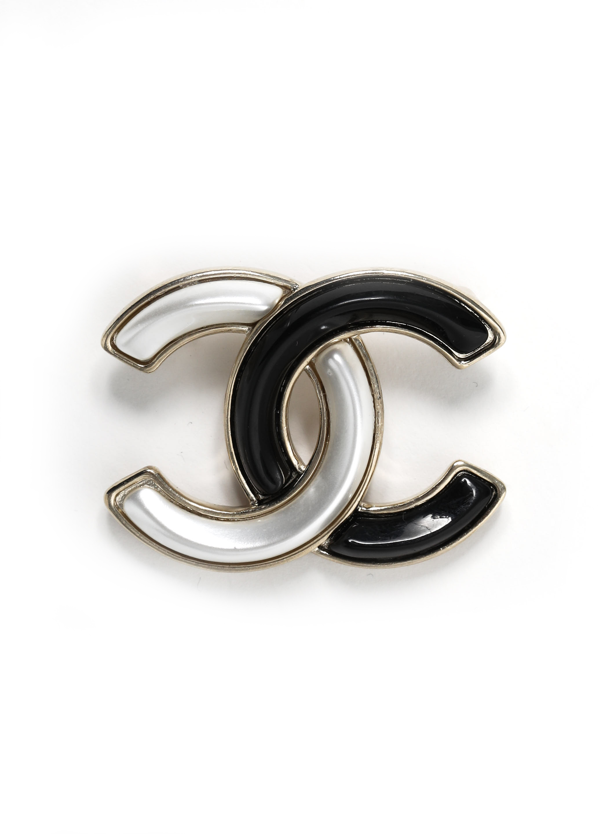 CHANEL 2023 Cruise Brooch (A64978 Y09449 Z2048)