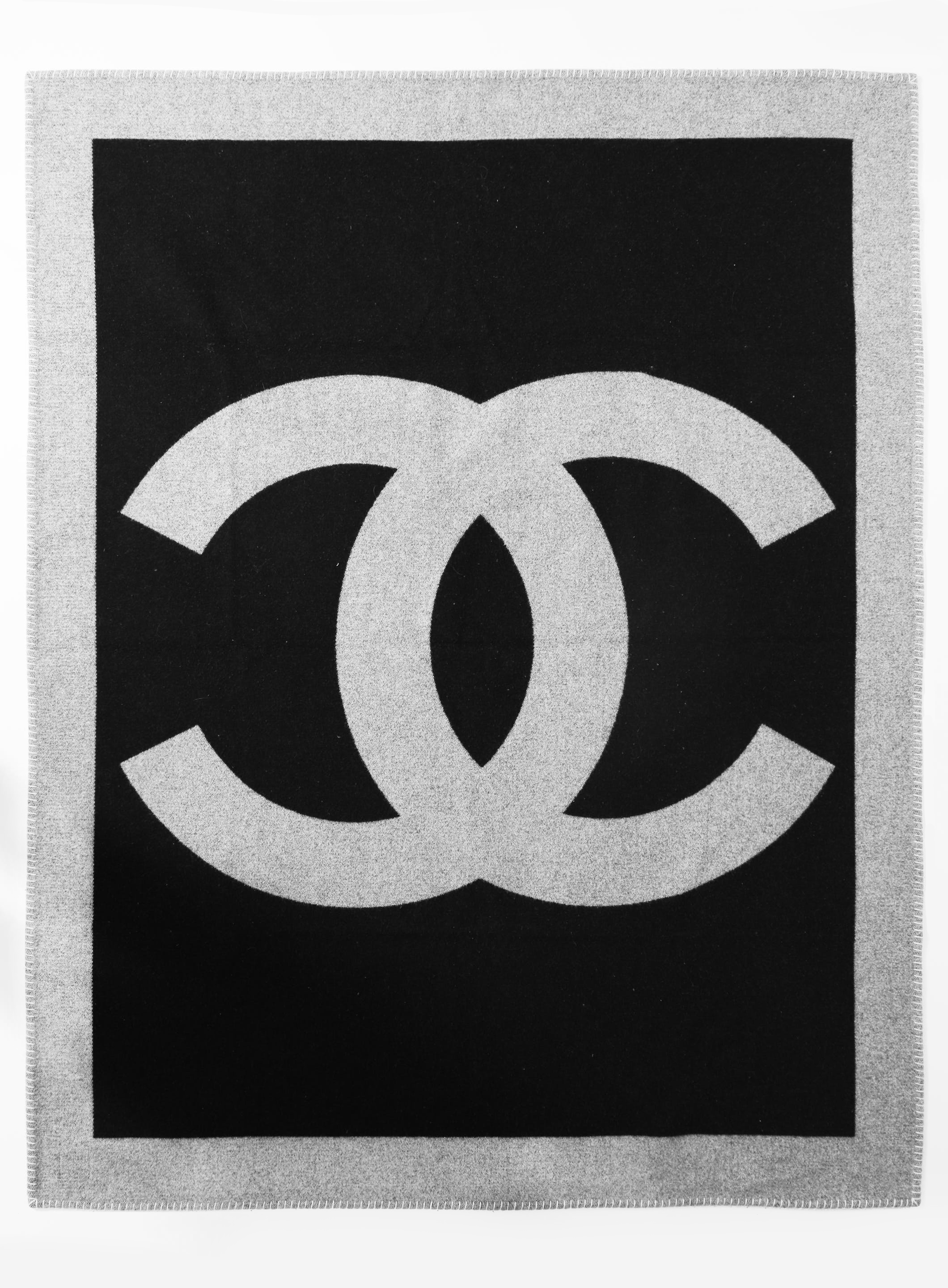 NWT-100-AUTHENTIC-CHANEL-BLACK-WHITE-CASHMERE-BLANKET-THROW-CC