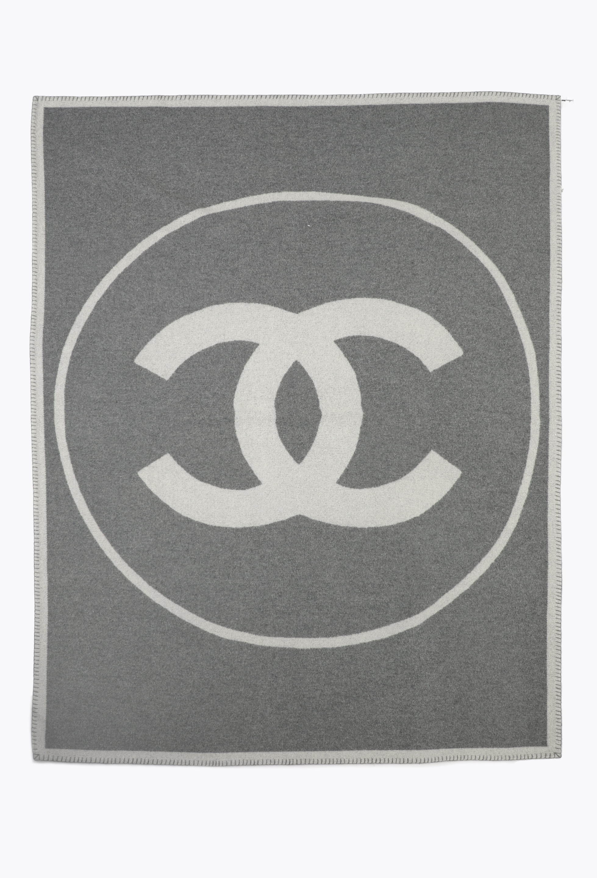 CHANEL クッション グレー ブラック　スコットランド製　美品 日常を格上げ♪洗練された印象をプラス【CHANEL】クッション (CHANEL クッション・座布団