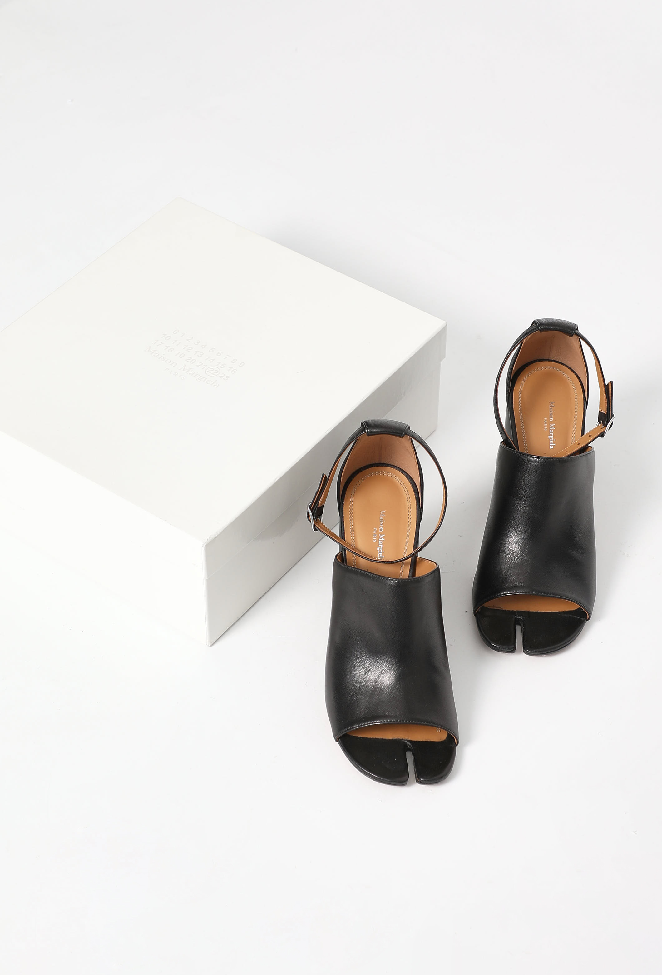 【関税&送料込】Maison Margiela Sandalo Tabi Maison Margiela Tabi Low Heeled Sandals | LN-CC