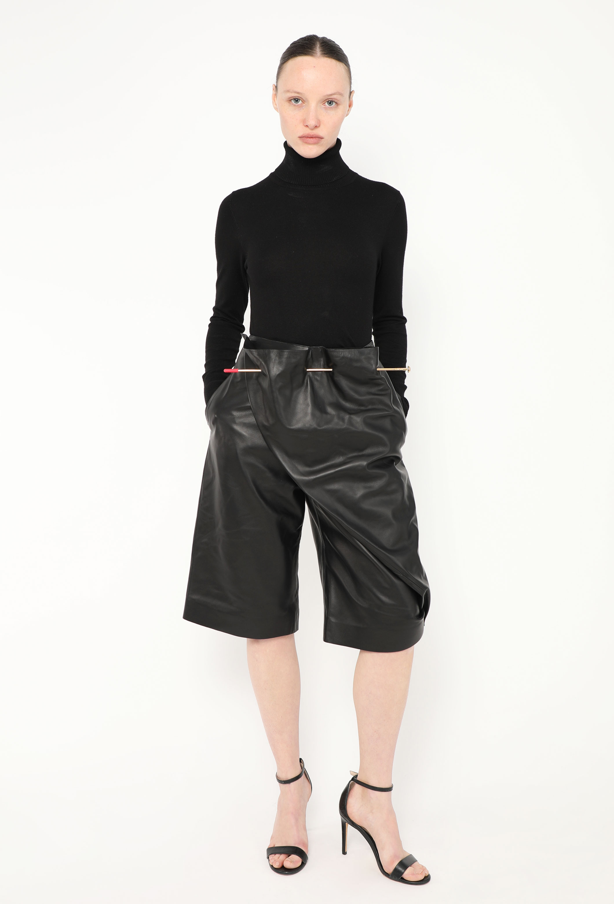ショーツ LOEWE SAND LEATHER SHORTS LOEWE Striped leather shorts | NET-A-PORTER